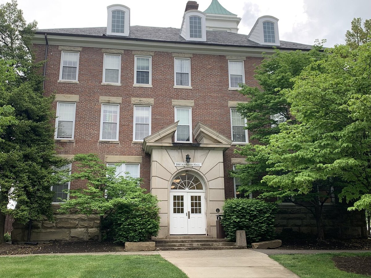 Breckinridge Hall exterior, Centre College, May