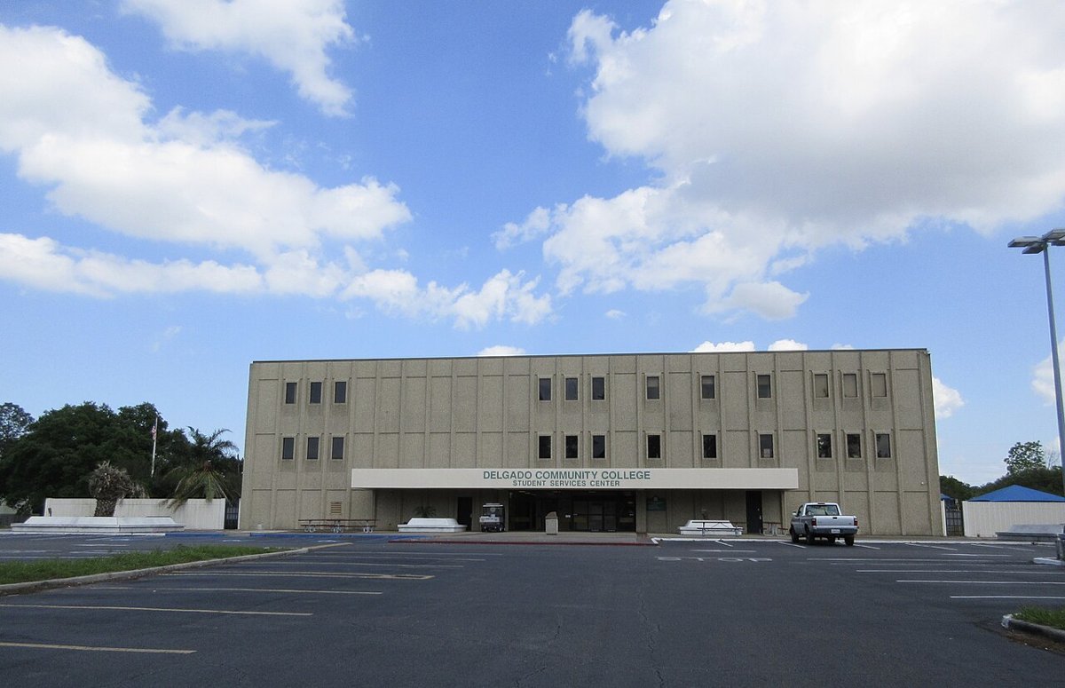 Delgado Community College Campus New Orleans April 2017 06