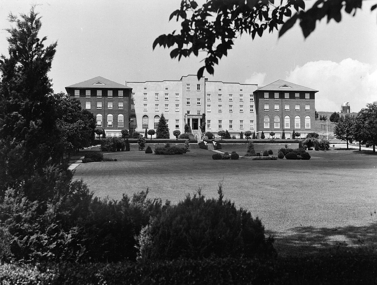 Eastern Mennonite University Administration Building in