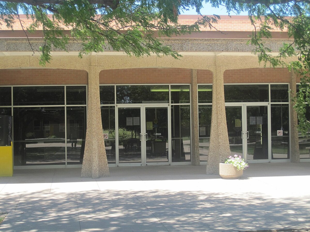 Library, Garden City Community College IMG