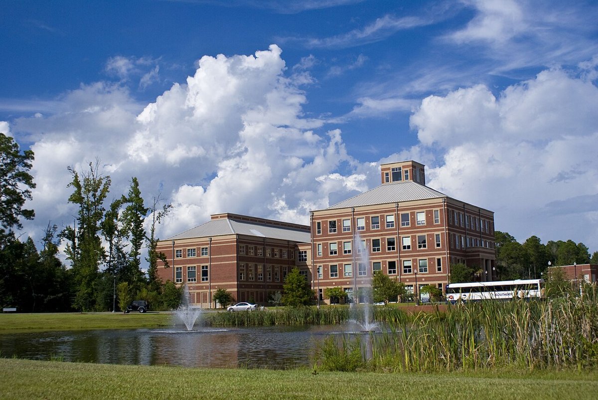 GeorgiaSouthernUniversityCocaColaPlazaBehindCOBA Summer2008