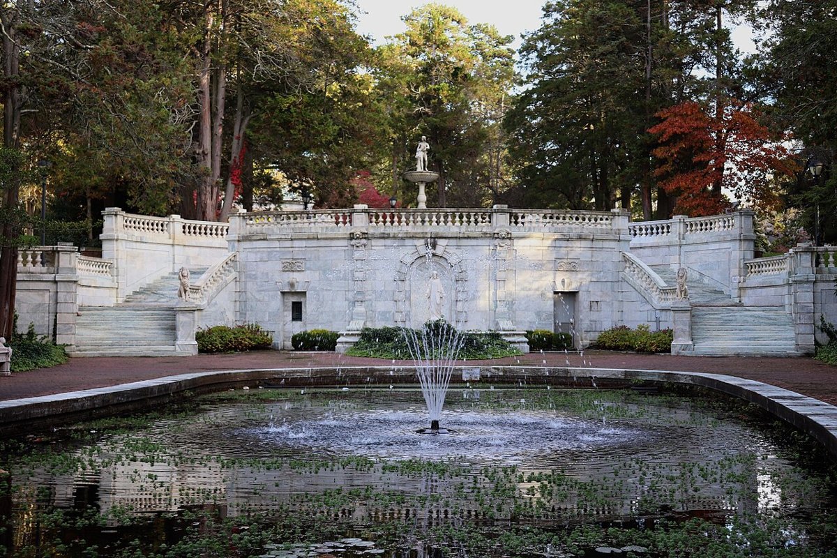 Georgian Court, Lakewood, NJ - Sunken garden and marble stairway