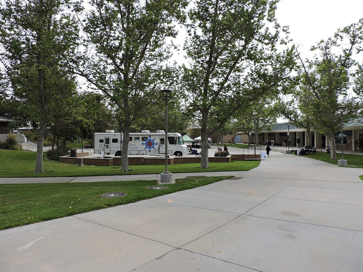 Mashin-Roth Memorial Stadium, Grossmont.College football field and track