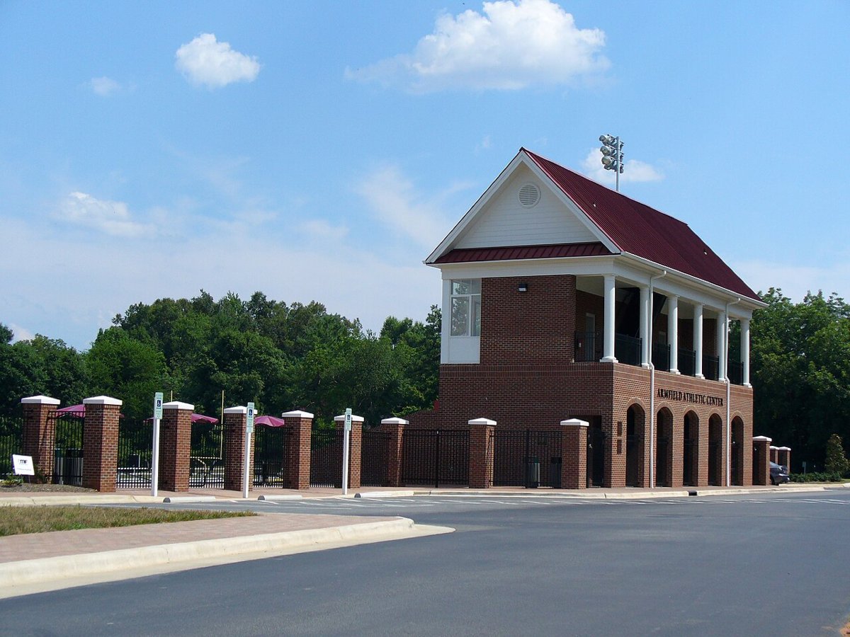 Guilfordcollegewalkway