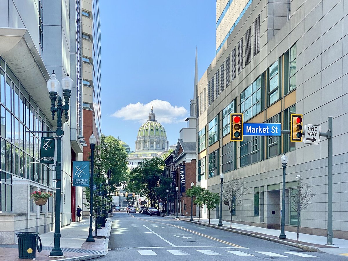 4th Street towards Pennsylvania State Capitol Building