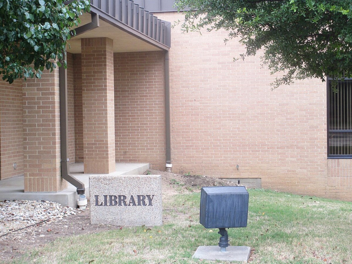 W.R. Auvenshine Library in Hillsboro, TX IMG