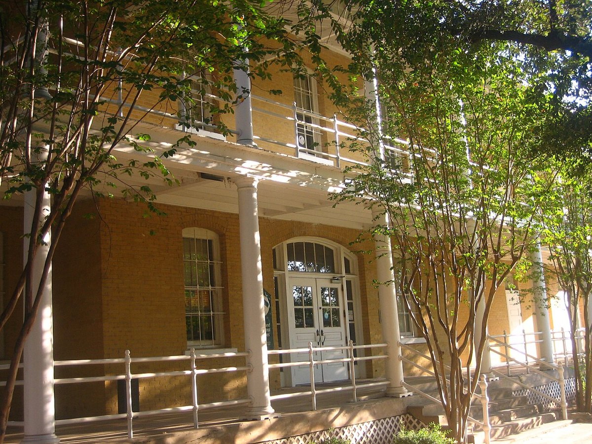 Zaffirini Library at LCC IMG