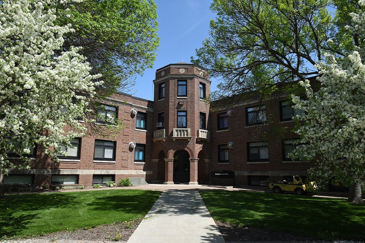 Centennial Hall Martin Luther College Spring