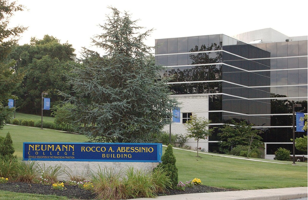 Neumann College Abessinio Building 3000px