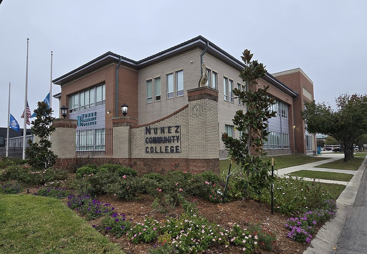 Nunez Community College, Administration Building