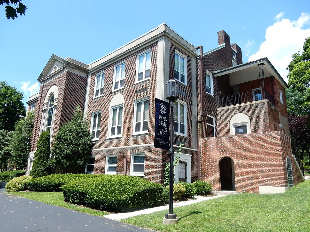 Administration Bldg at Penn State Schuylkill 01