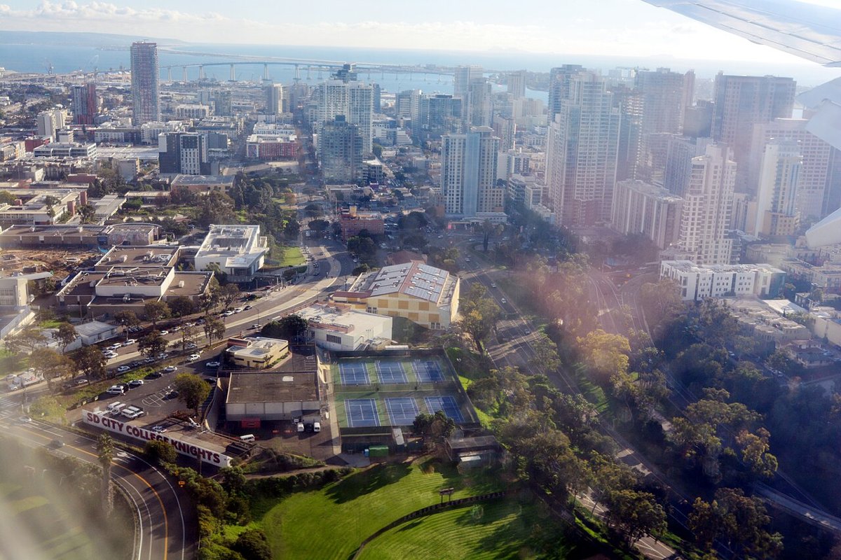 Malcolm Thomas dunking cropped
