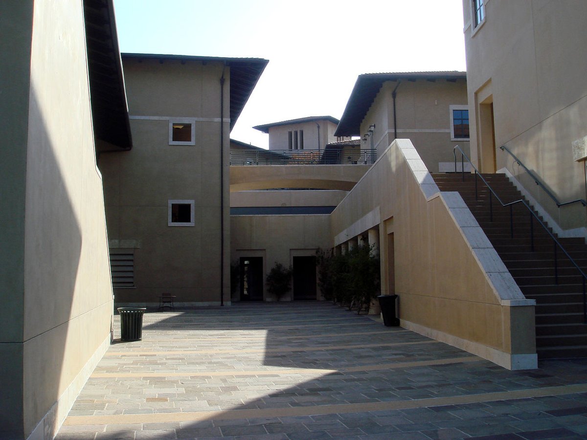 060907-006-SokaU-PaulingHall