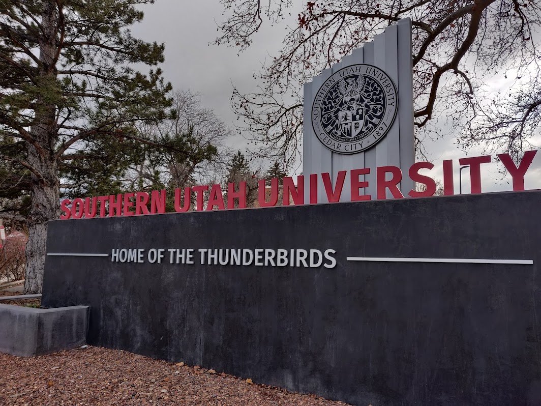 Southern Utah University Main Sign3
