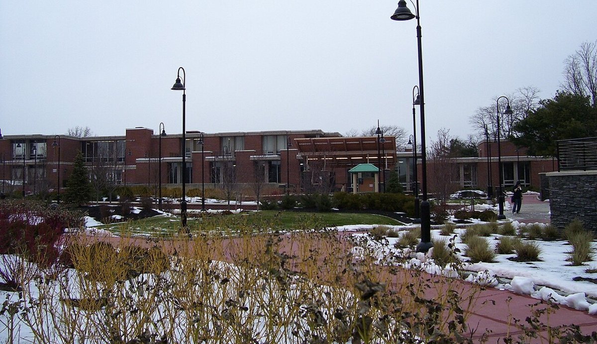 Suffolk-community-college-campus