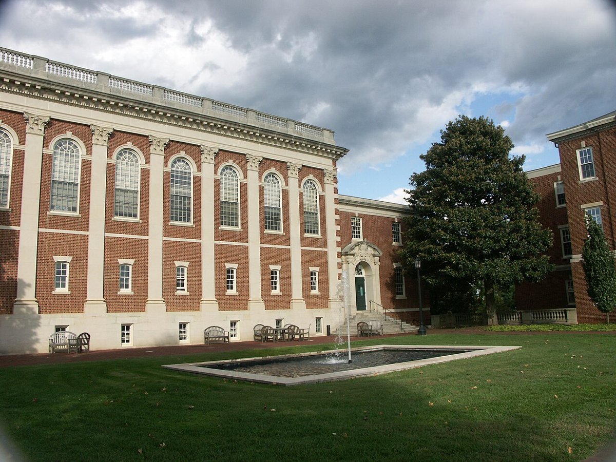 Benedict's Hall at Sweet Briar - panoramio
