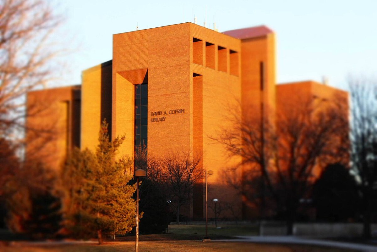 WeidnerCenterMainEntranceMay2007