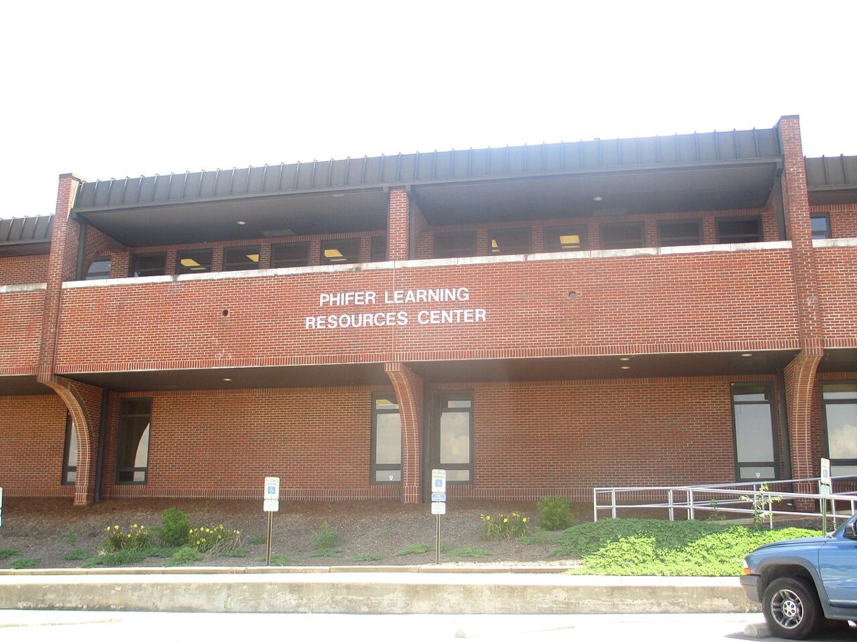 Western Piedmont Community College sign, Morganton, NC IMG