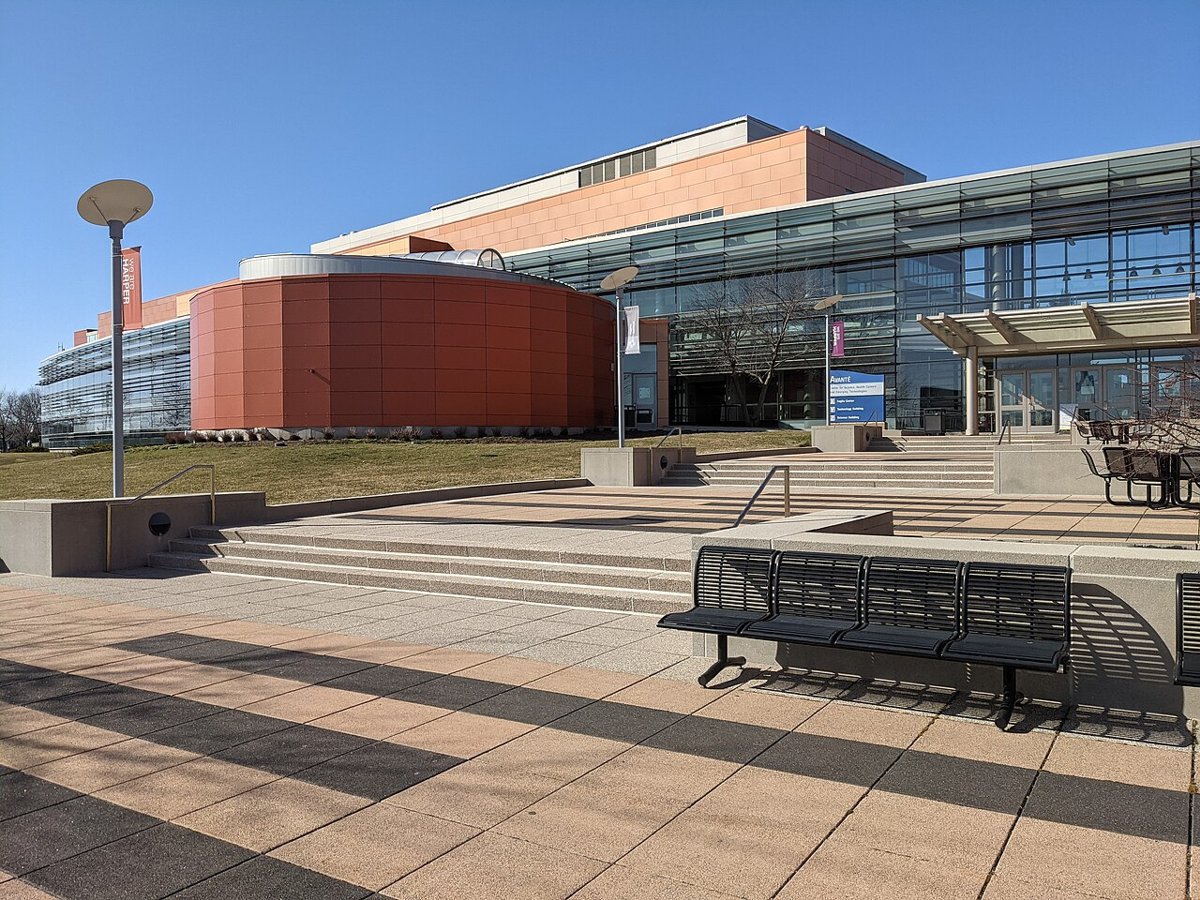 Entrance to Avante - Harper College